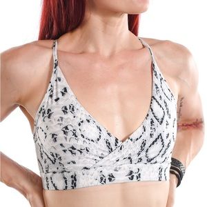 Til You Collapse stealth sports bra, white cobra SZ M